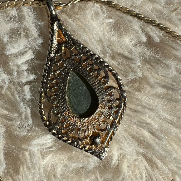 Vintage Jade Necklace - Picture 5 of 8